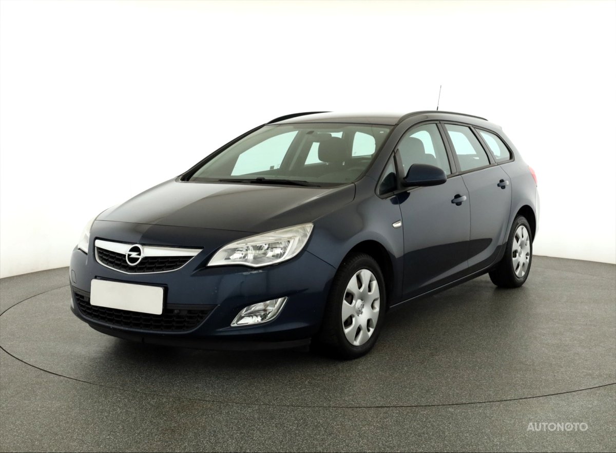 Opel Astra, 2012 - pohled č. 3