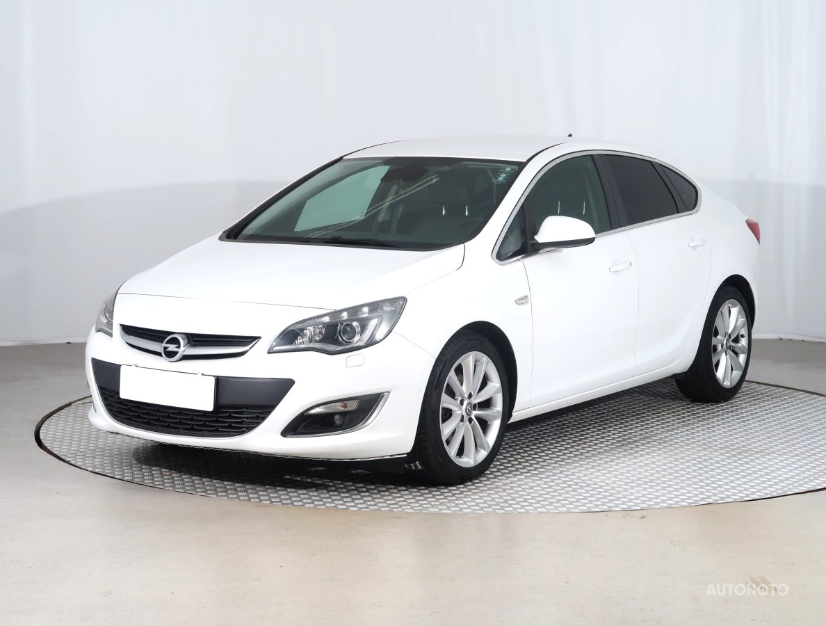 Opel Astra, 2014 - pohled č. 3
