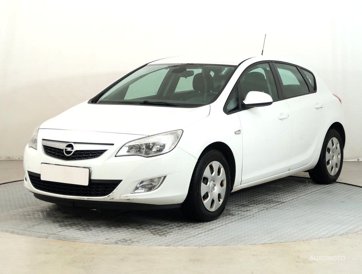 Opel Astra, 2011 - pohled č. 3