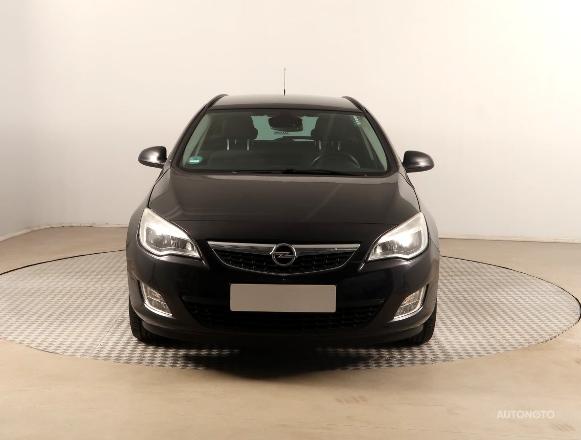Opel Astra, 2011 - pohled č. 2