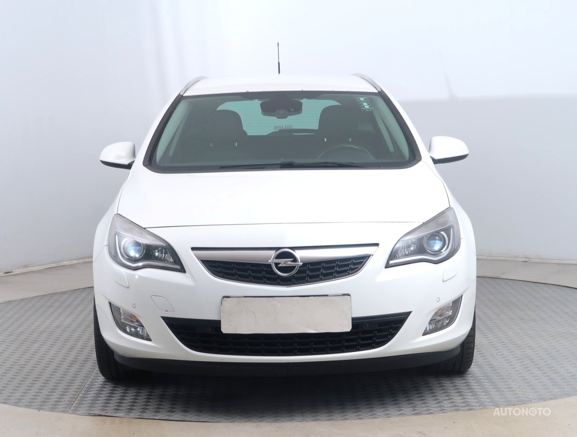 Opel Astra, 2011 - pohled č. 2