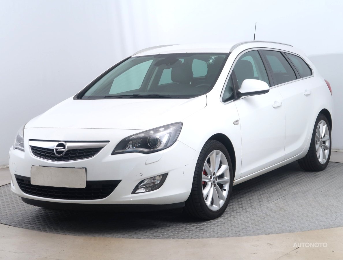 Opel Astra, 2011 - pohled č. 3