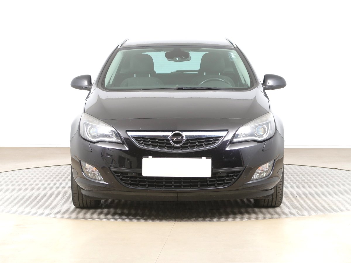 Opel Astra, 2011 - pohled č. 2