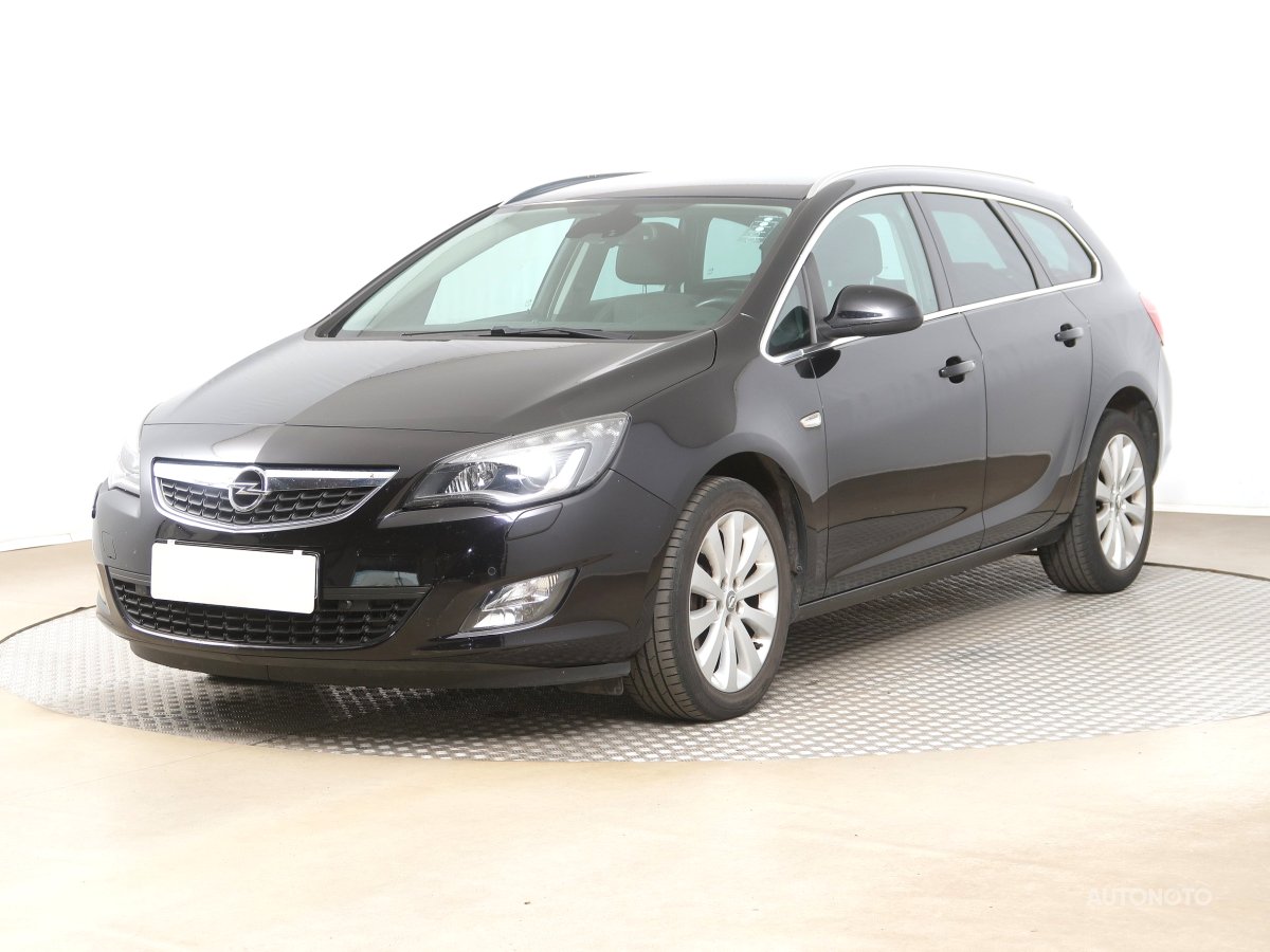 Opel Astra, 2011 - pohled č. 3