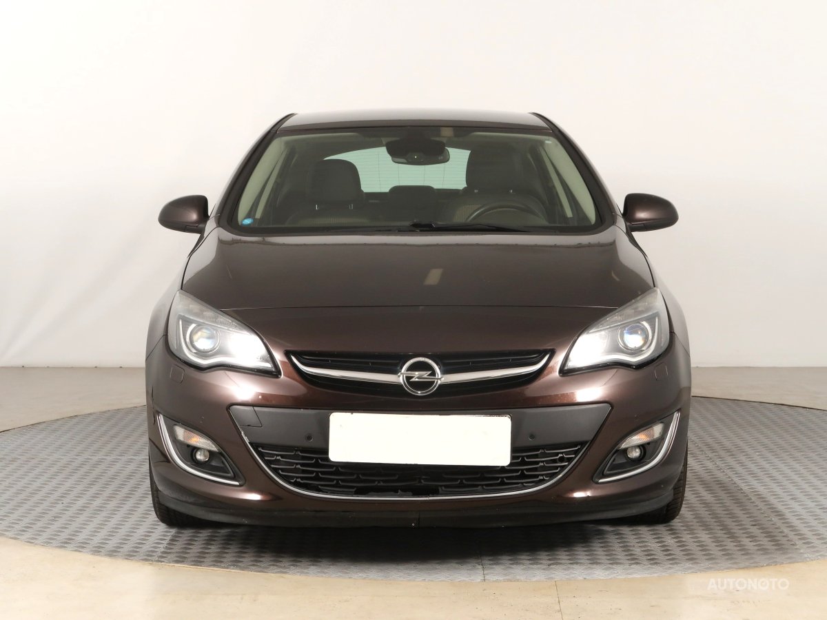 Opel Astra, 2013 - pohled č. 2
