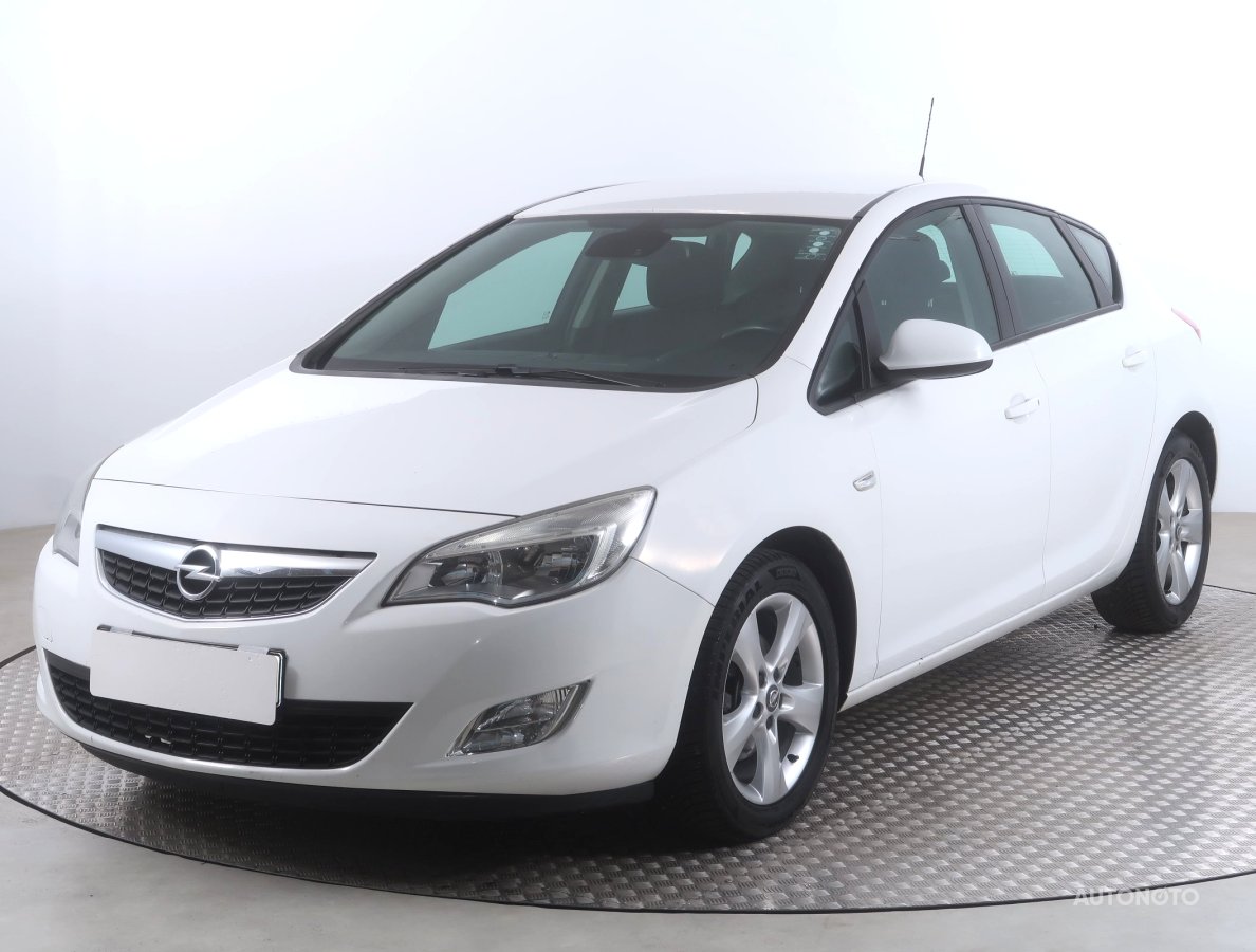 Opel Astra, 2010 - pohled č. 3