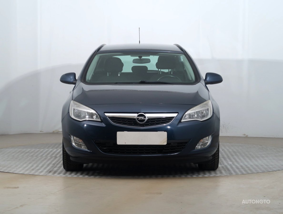 Opel Astra, 2012 - pohled č. 2