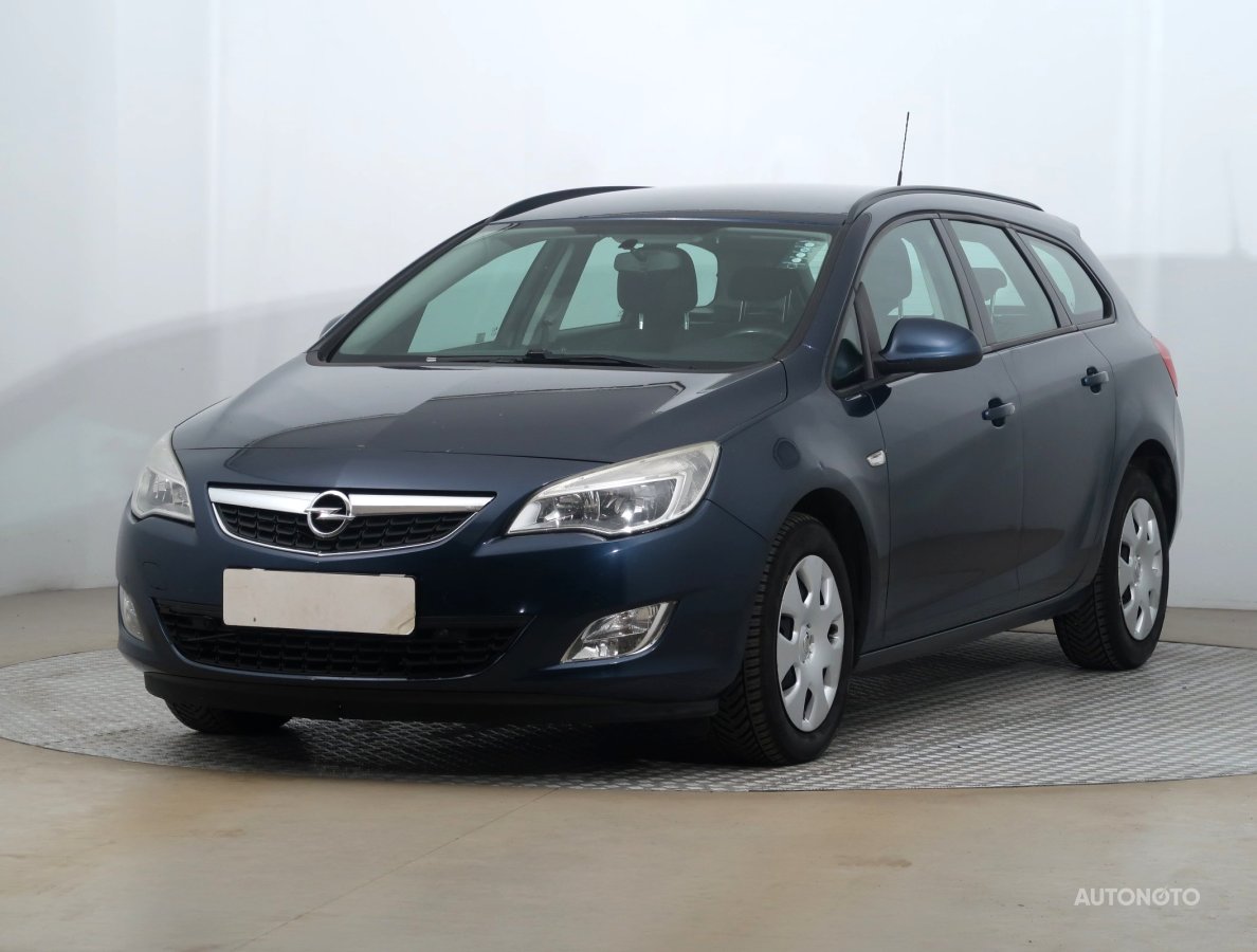 Opel Astra, 2012 - pohled č. 3