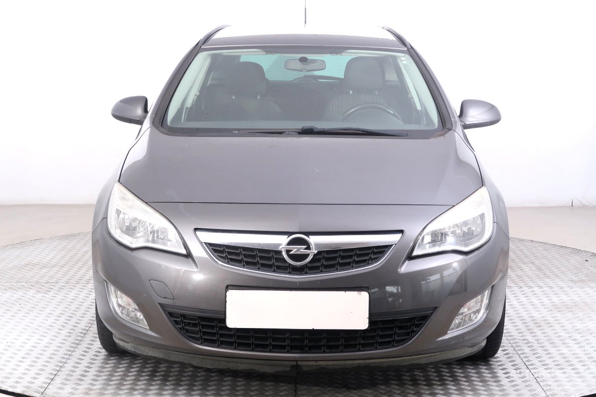 Opel Astra, 2011 - pohled č. 2