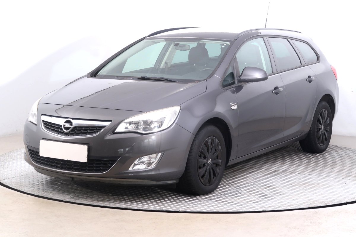 Opel Astra, 2011 - pohled č. 3