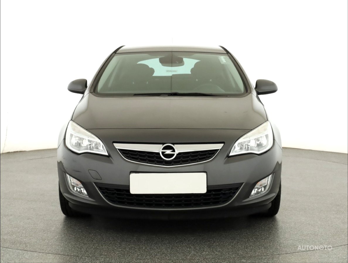 Opel Astra, 2011 - pohled č. 2