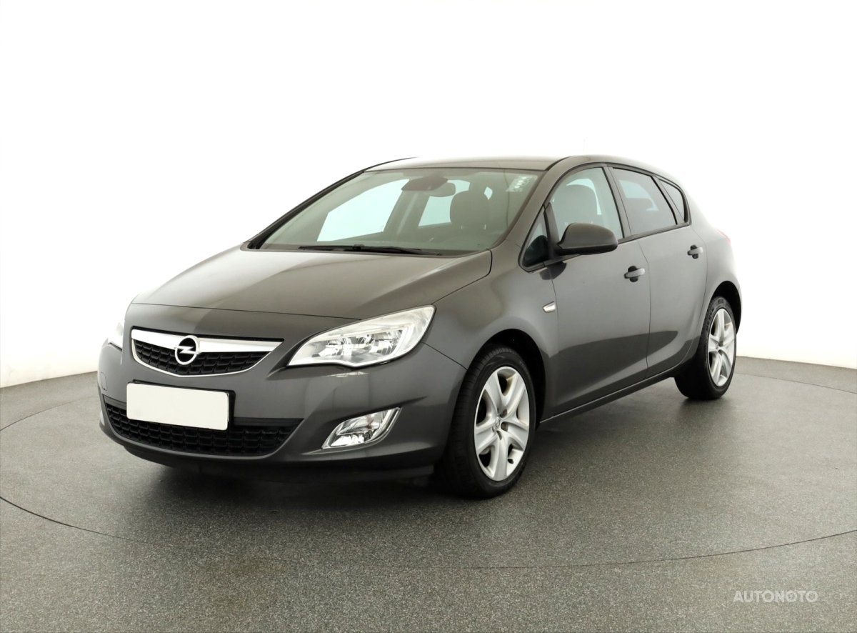 Opel Astra, 2011 - pohled č. 3