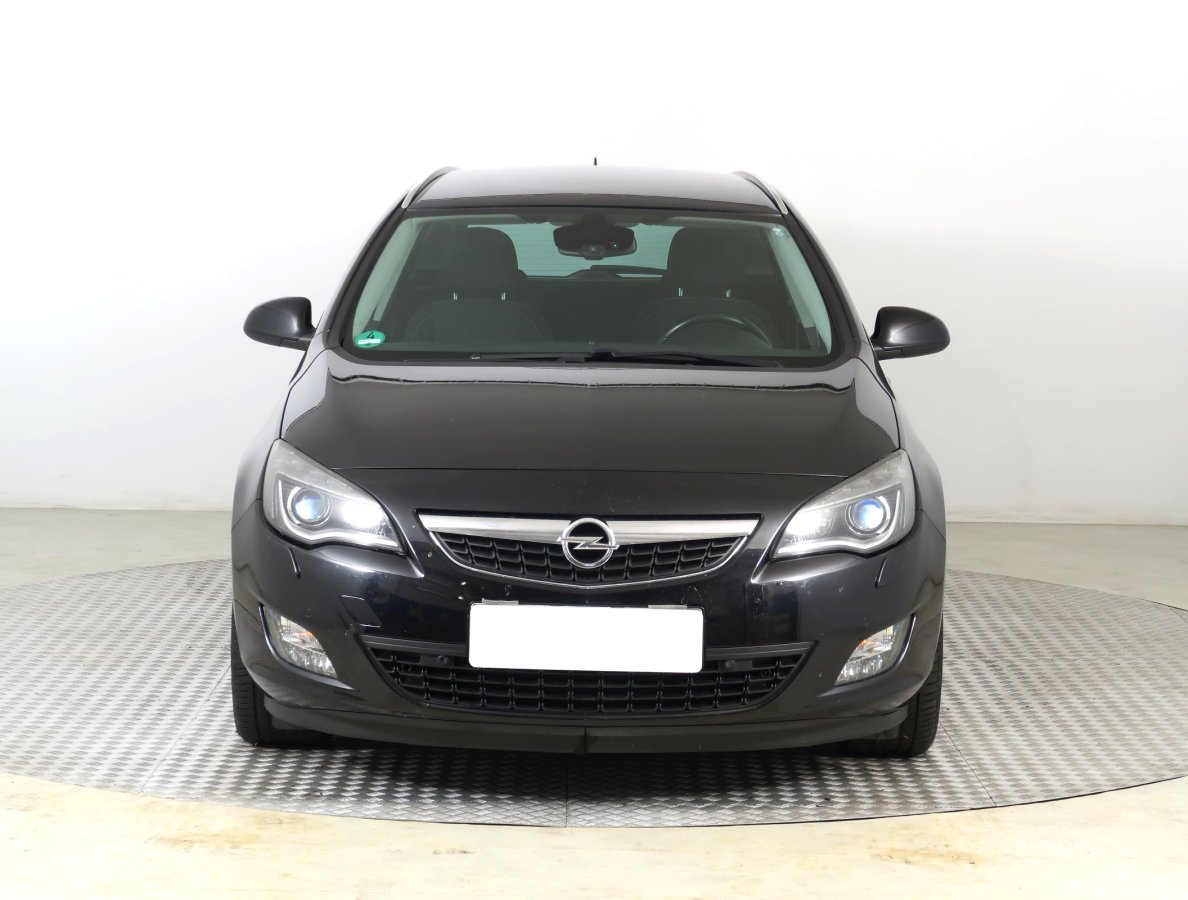 Opel Astra, 2011 - pohled č. 2
