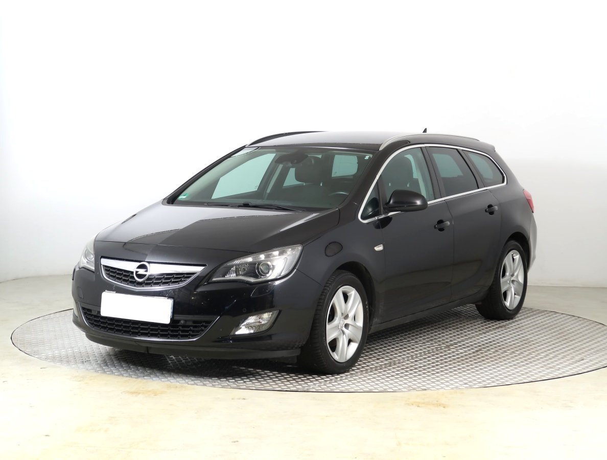 Opel Astra, 2011 - pohled č. 3