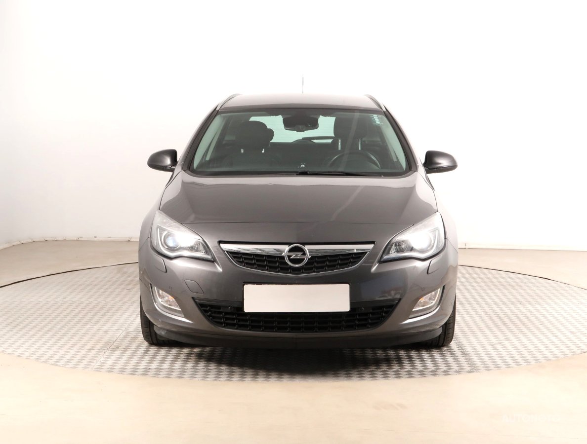 Opel Astra, 2010 - pohled č. 2