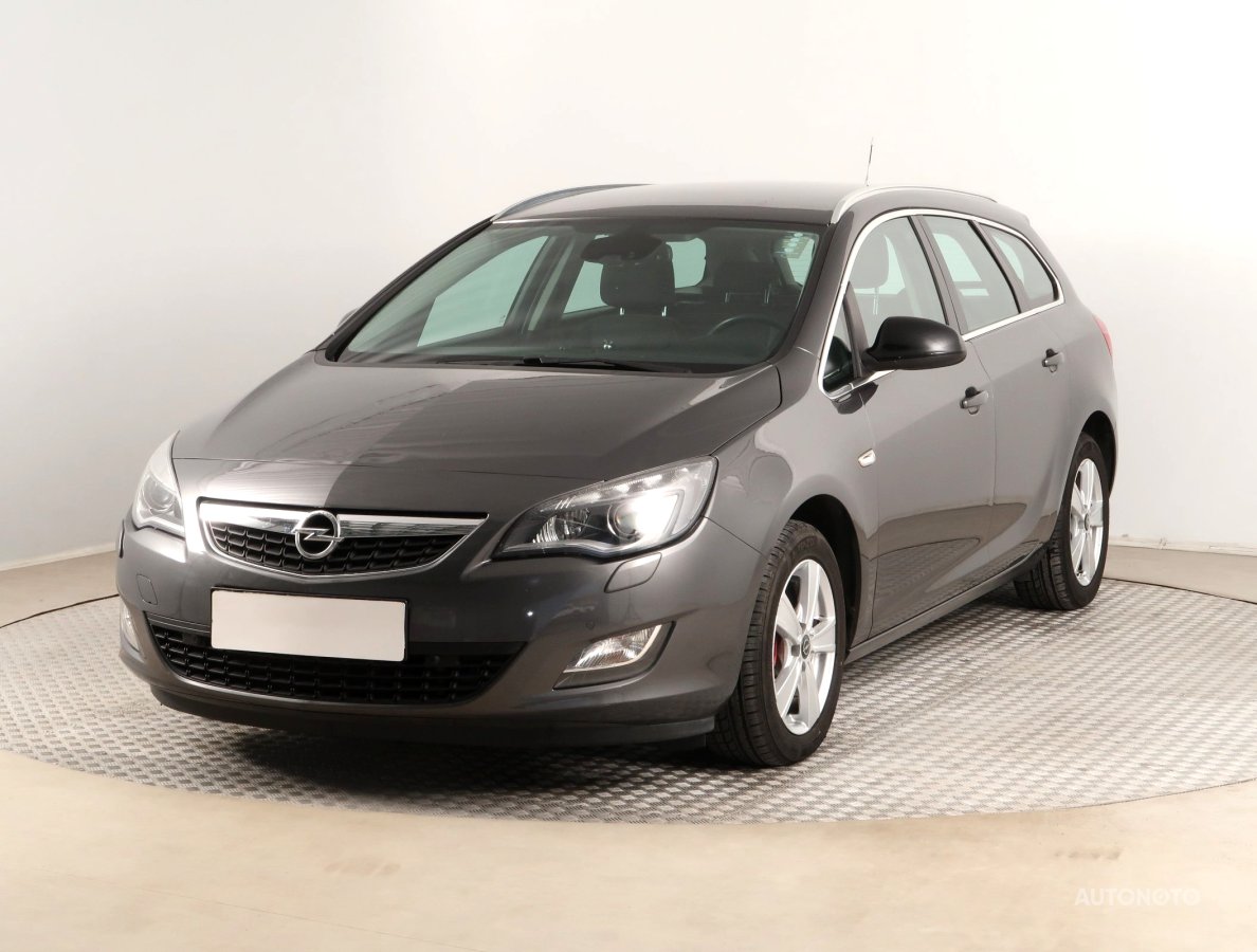 Opel Astra, 2010 - pohled č. 3