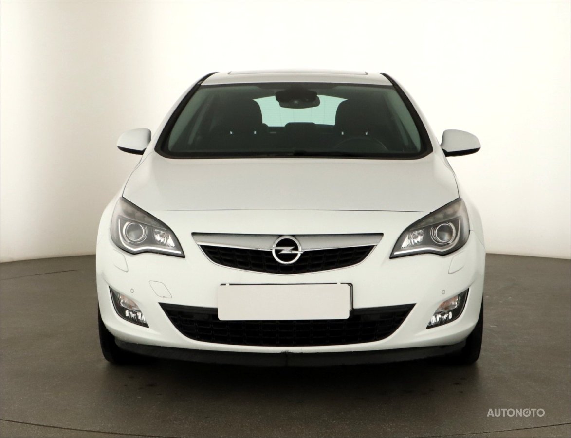 Opel Astra, 2010 - pohled č. 2