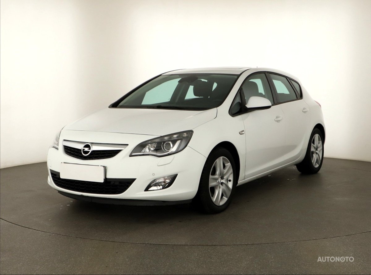 Opel Astra, 2010 - pohled č. 3