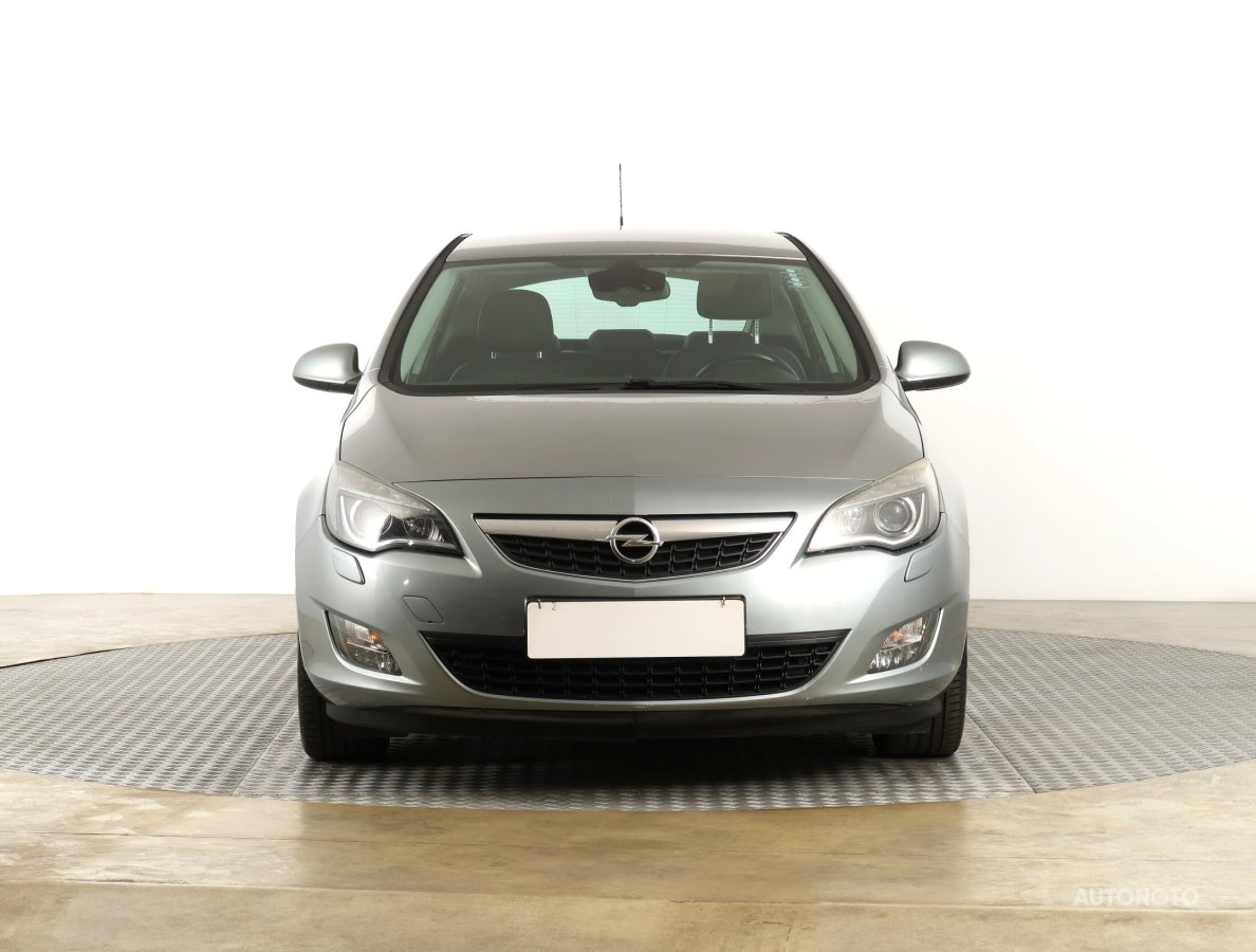 Opel Astra, 2011 - pohled č. 2