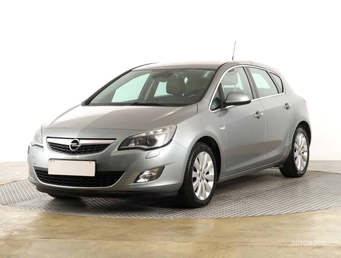 Opel Astra, 2011 - pohled č. 3
