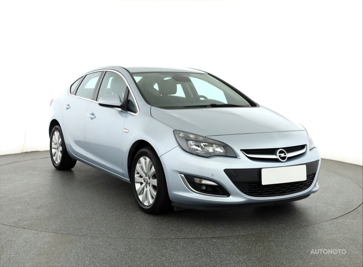 Opel Astra, 2014 - celkový pohled