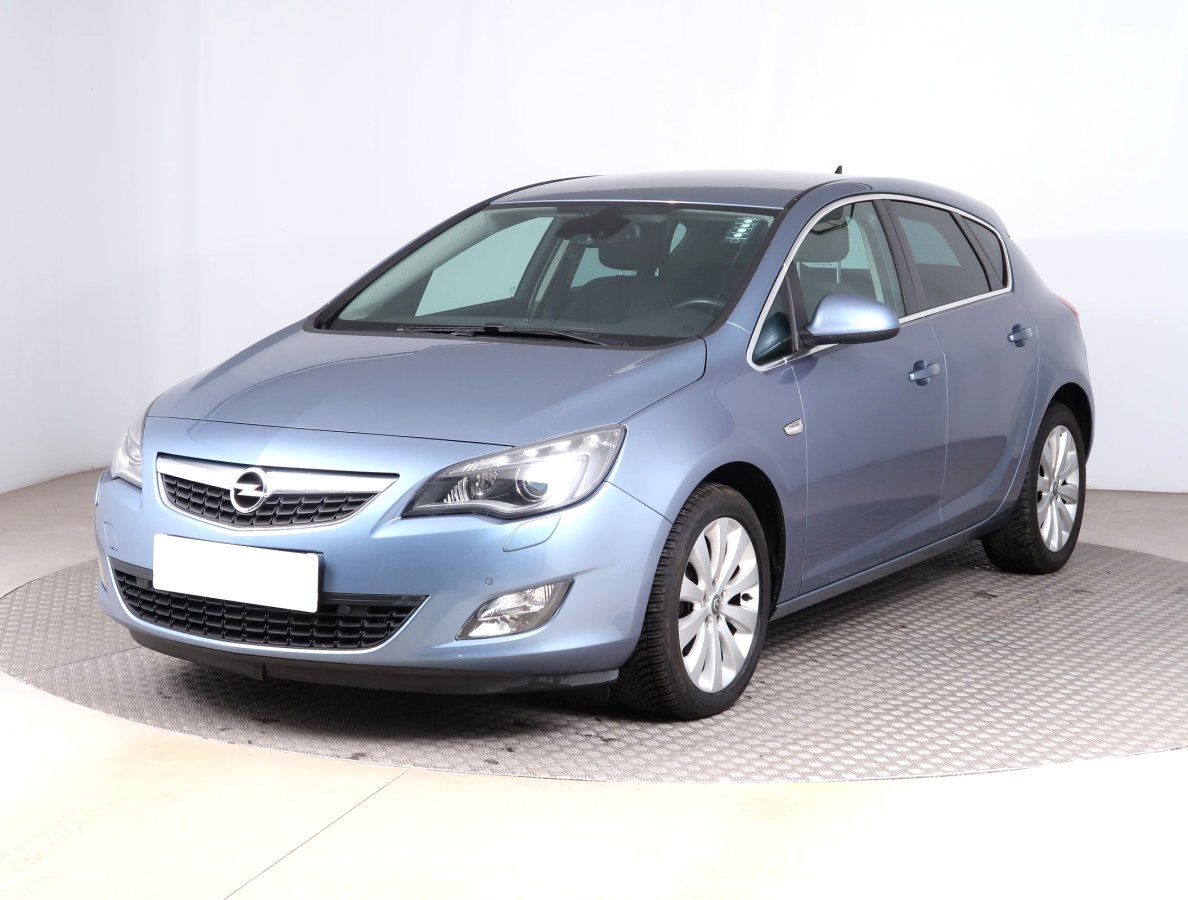 Opel Astra, 2011 - pohled č. 3