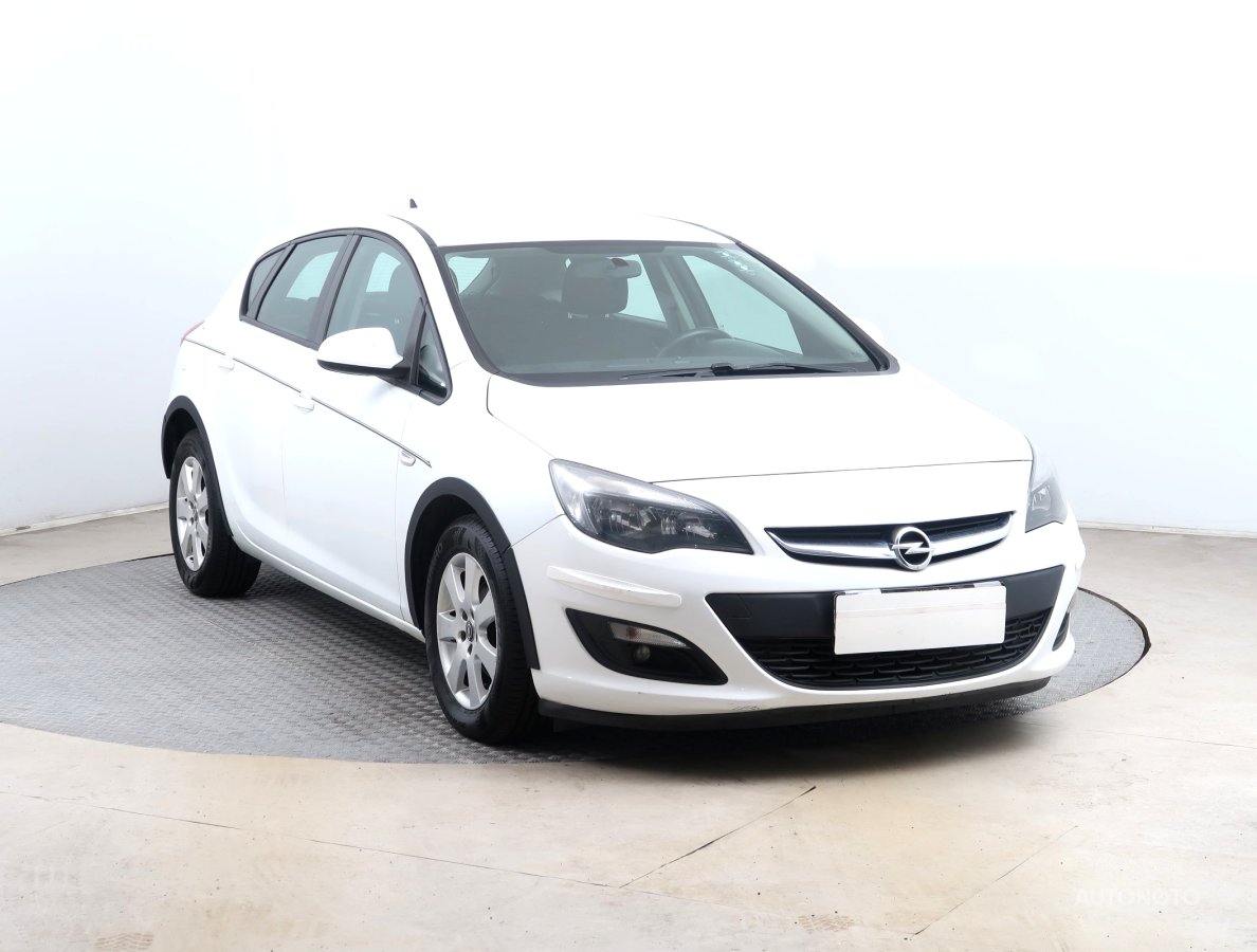Opel Astra, 2014 - celkový pohled