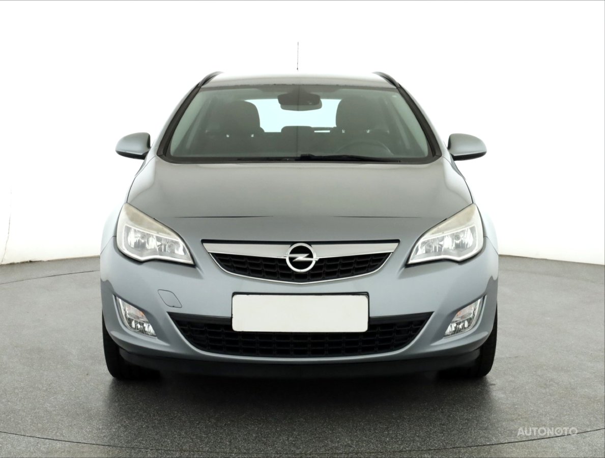 Opel Astra, 2011 - pohled č. 2