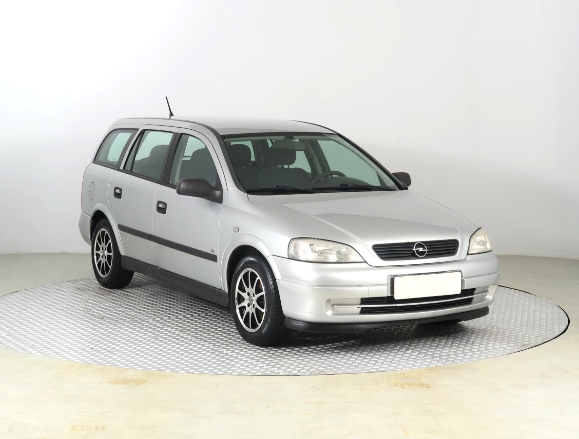 Opel Astra, 2008 - celkový pohled