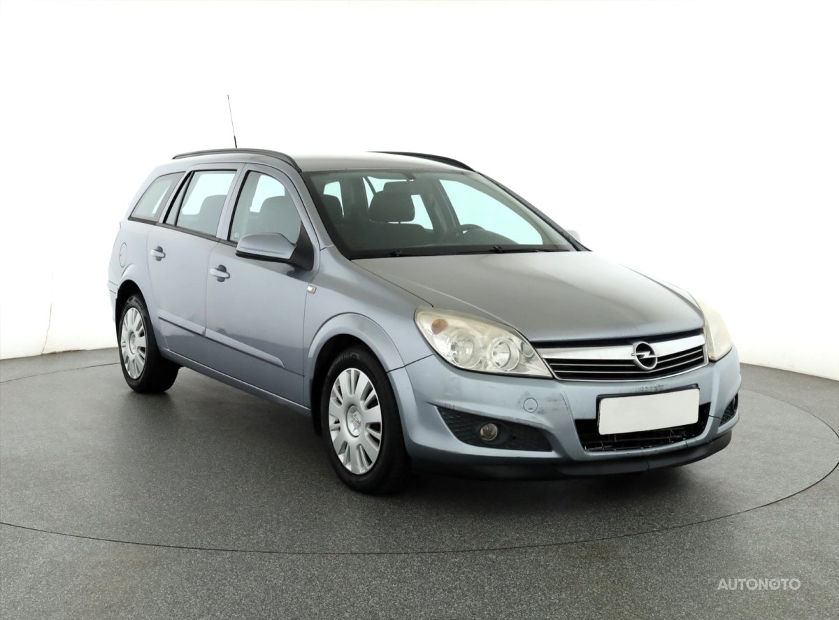 Opel Astra, 2008 - celkový pohled