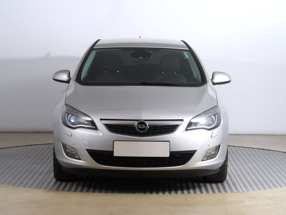 Opel Astra, 2010 - pohled č. 2