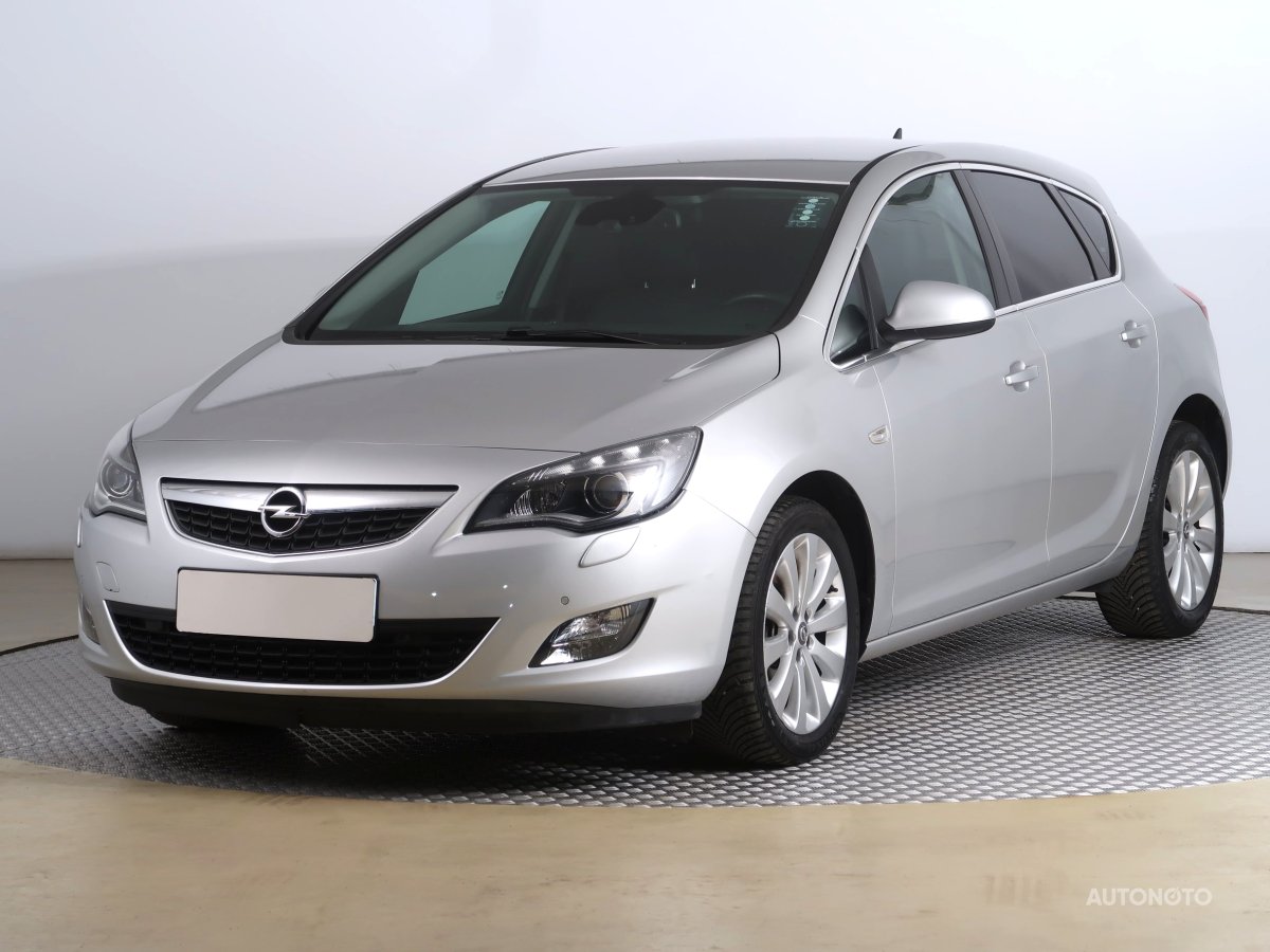 Opel Astra, 2010 - pohled č. 3