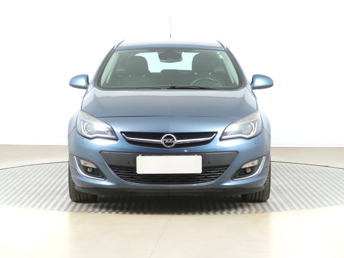 Opel Astra, 2013 - pohled č. 2