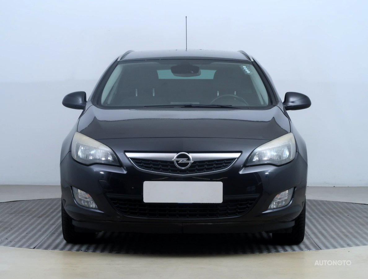 Opel Astra, 2011 - pohled č. 2