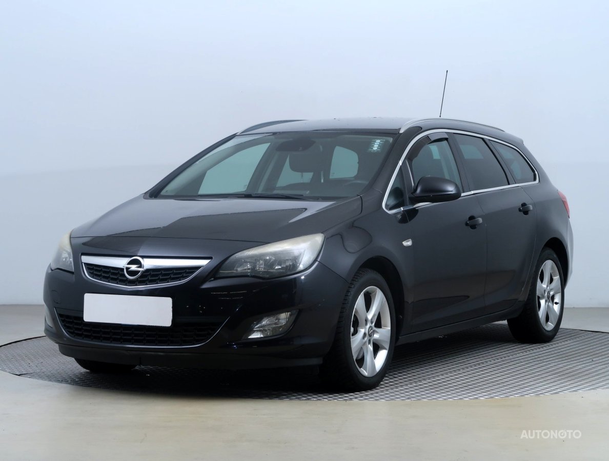 Opel Astra, 2011 - pohled č. 3