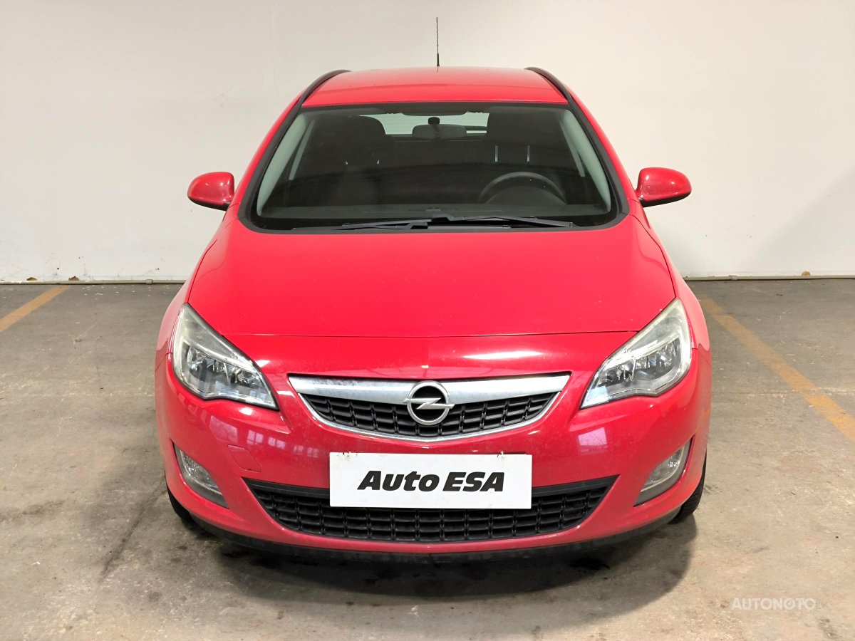 Opel Astra, 2011 - pohled č. 2