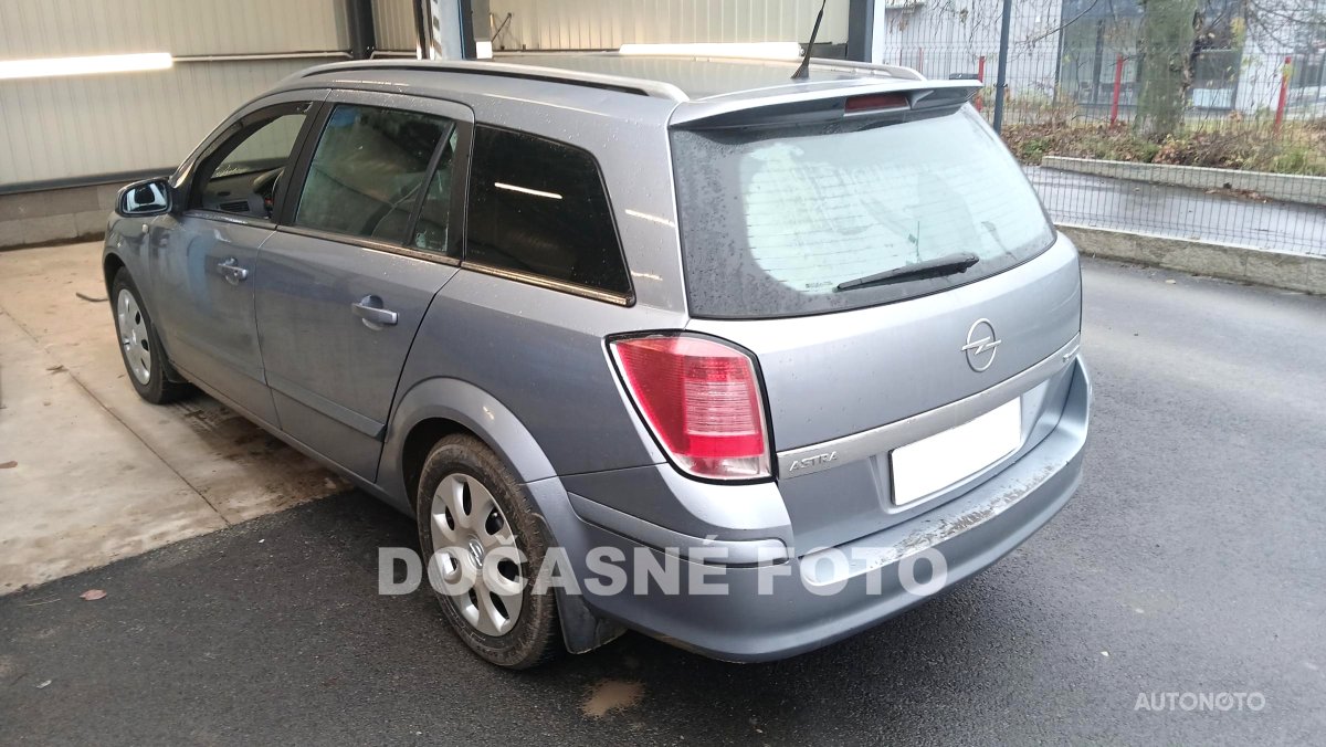 Opel Astra, 2005 - pohled č. 2