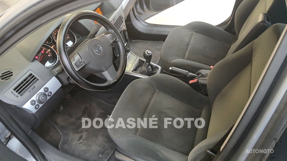 Opel Astra, 2005 - pohled č. 3