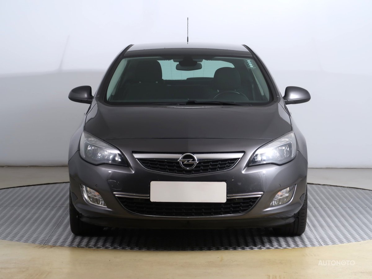 Opel Astra, 2010 - pohled č. 2