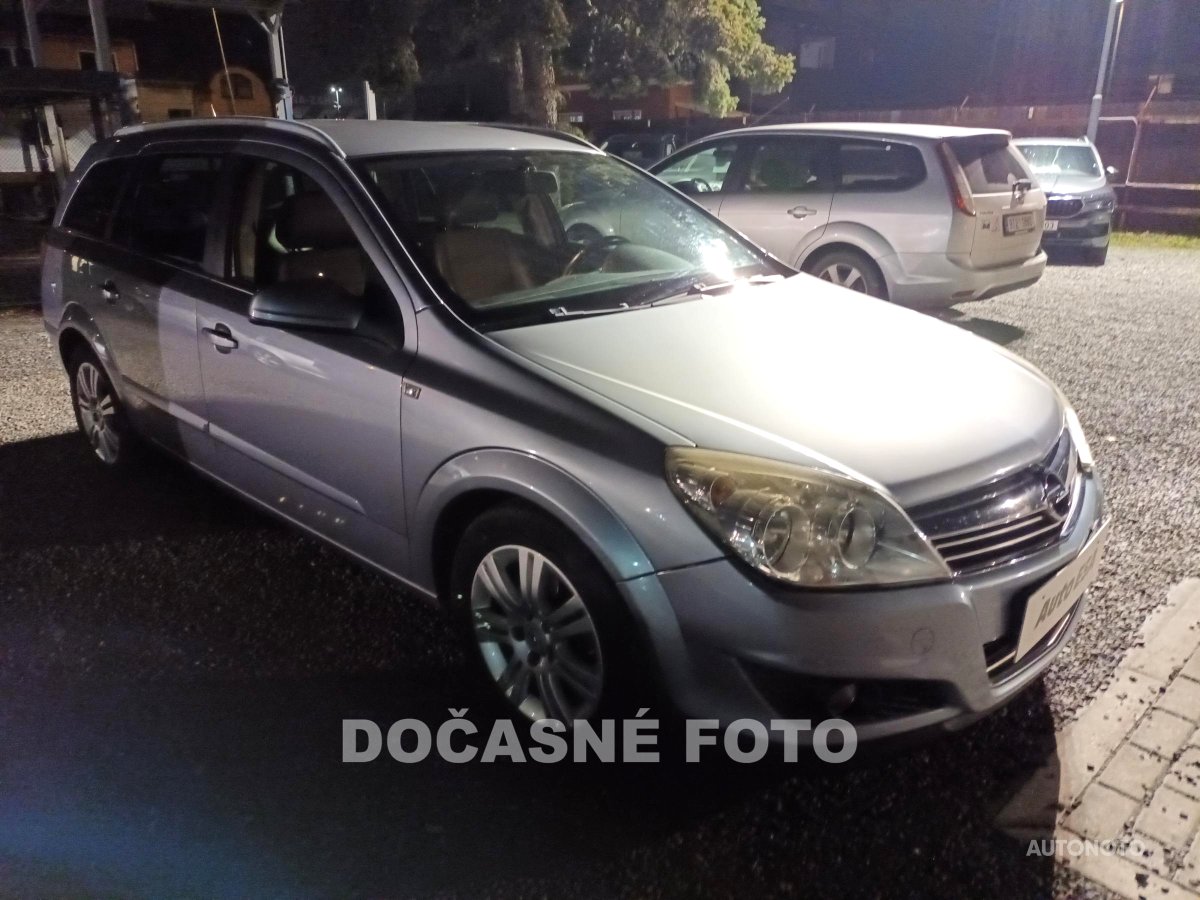 Opel Astra, 2008 - celkový pohled