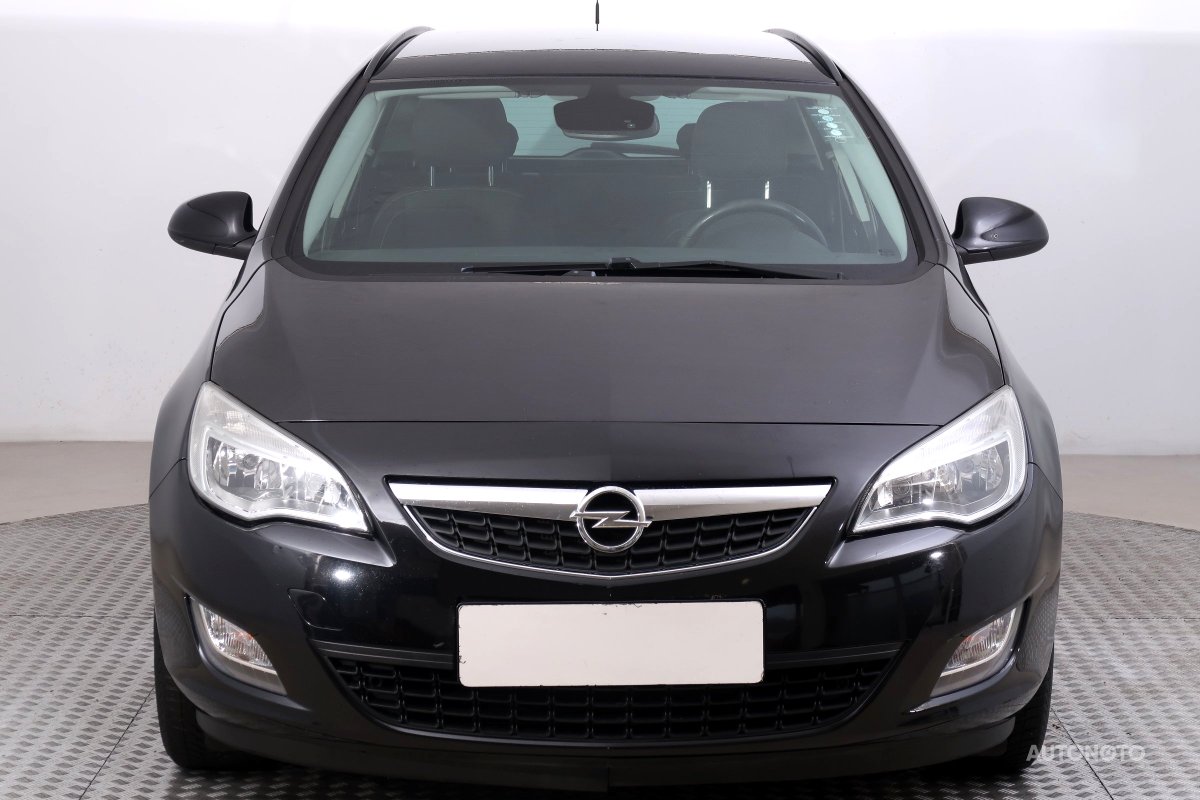 Opel Astra, 2011 - pohled č. 2