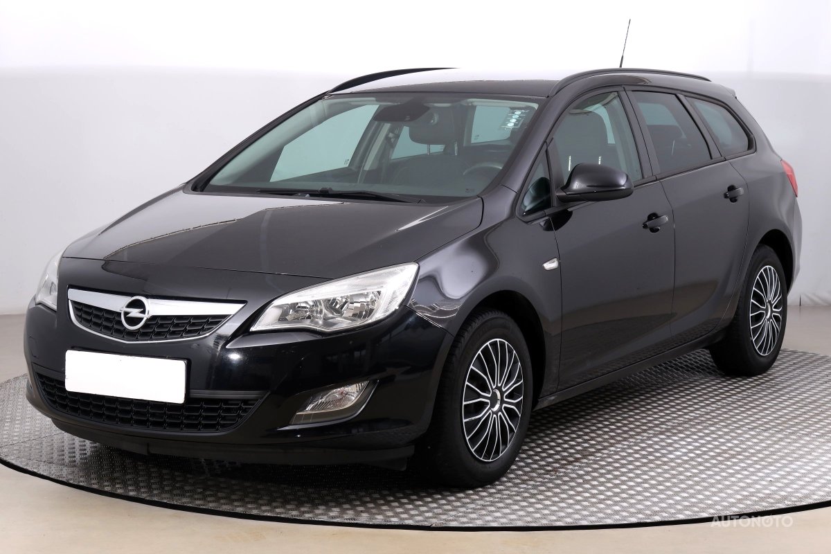 Opel Astra, 2011 - pohled č. 3