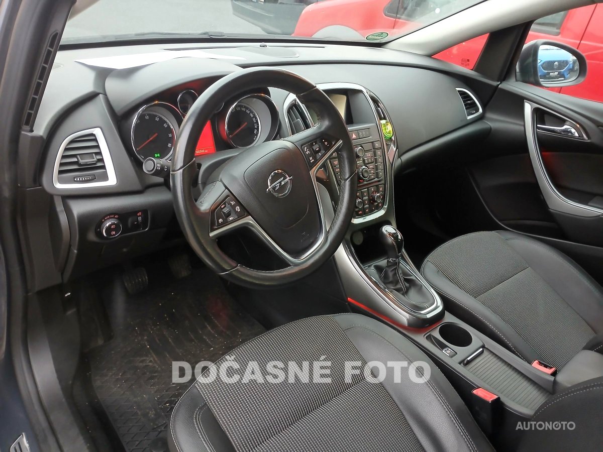 Opel Astra, 2013 - pohled č. 3