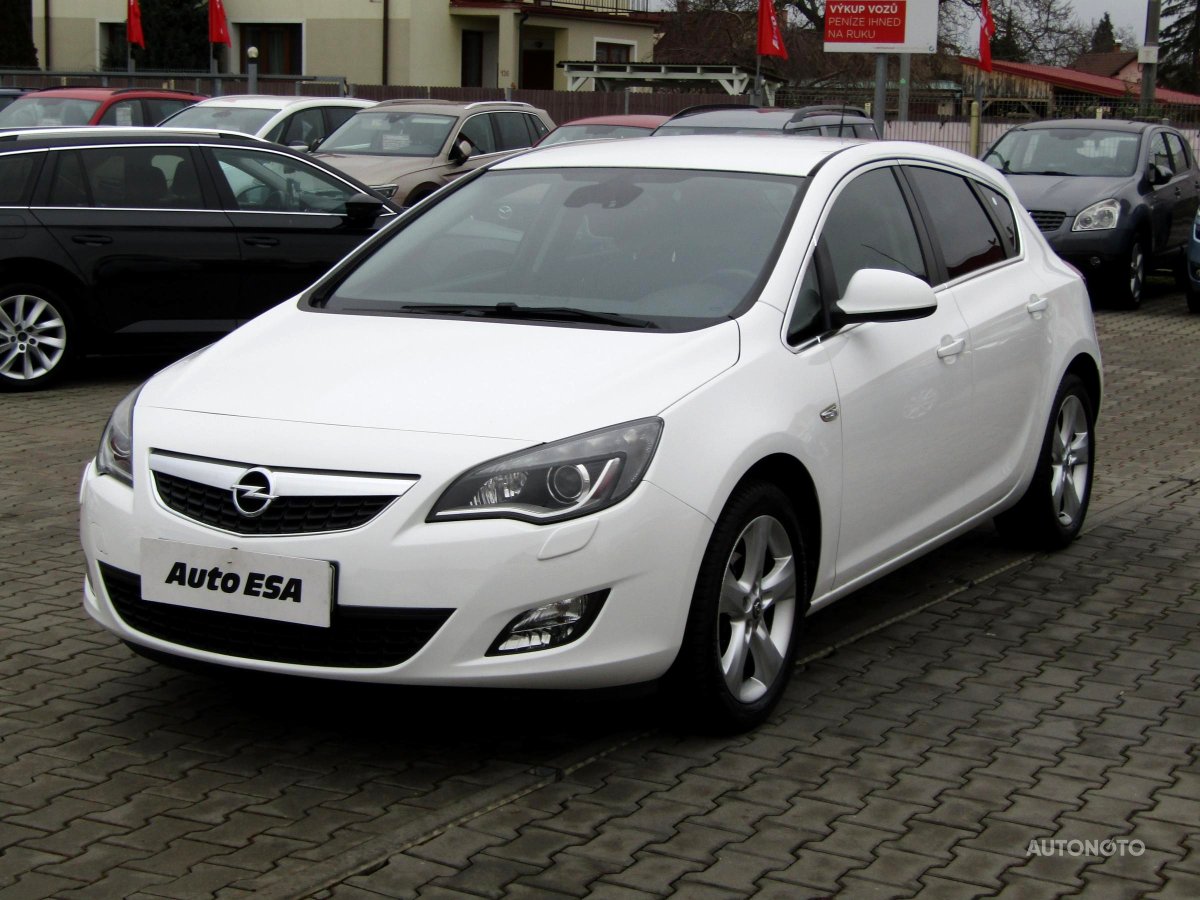 Opel Astra, 2011 - pohled č. 3