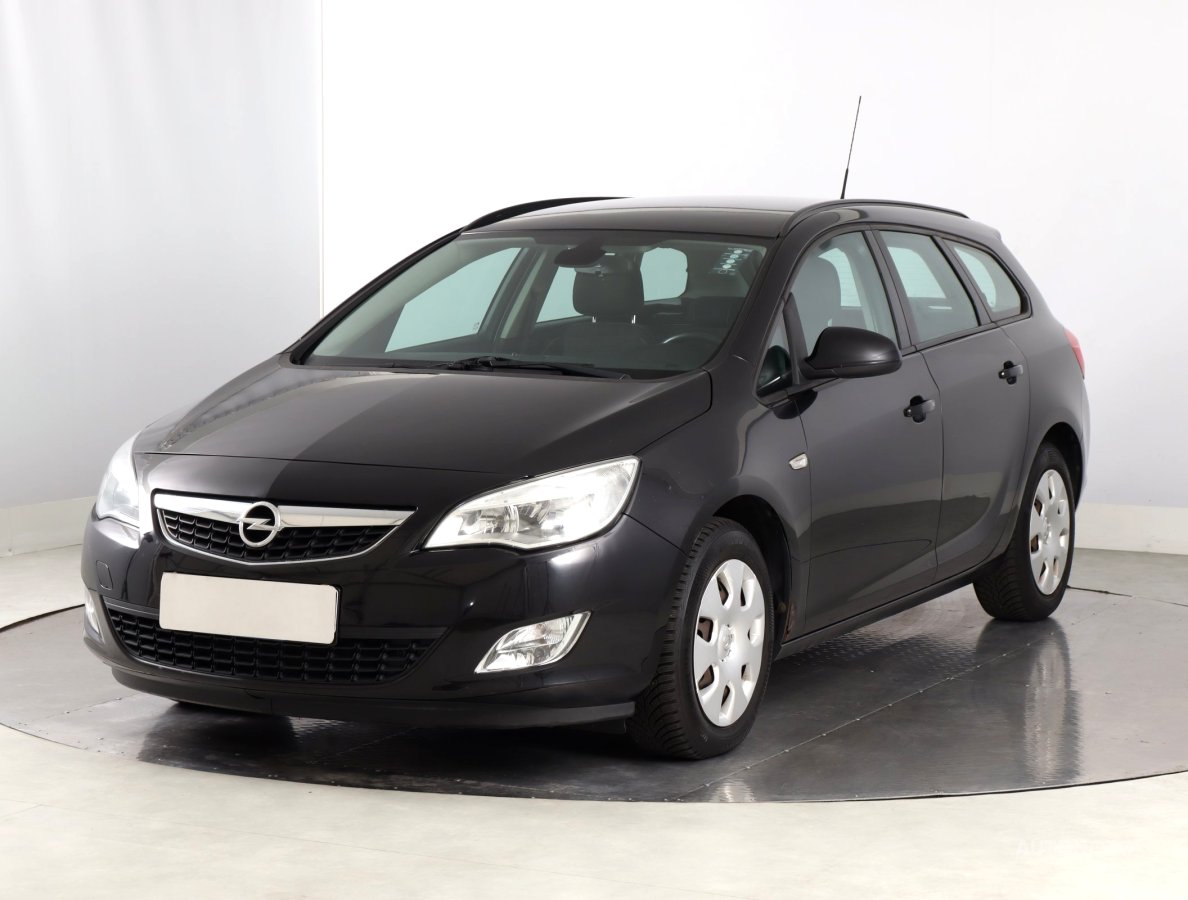 Opel Astra, 2011 - pohled č. 3