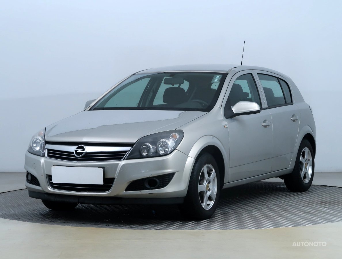 Opel Astra, 2011 - pohled č. 3
