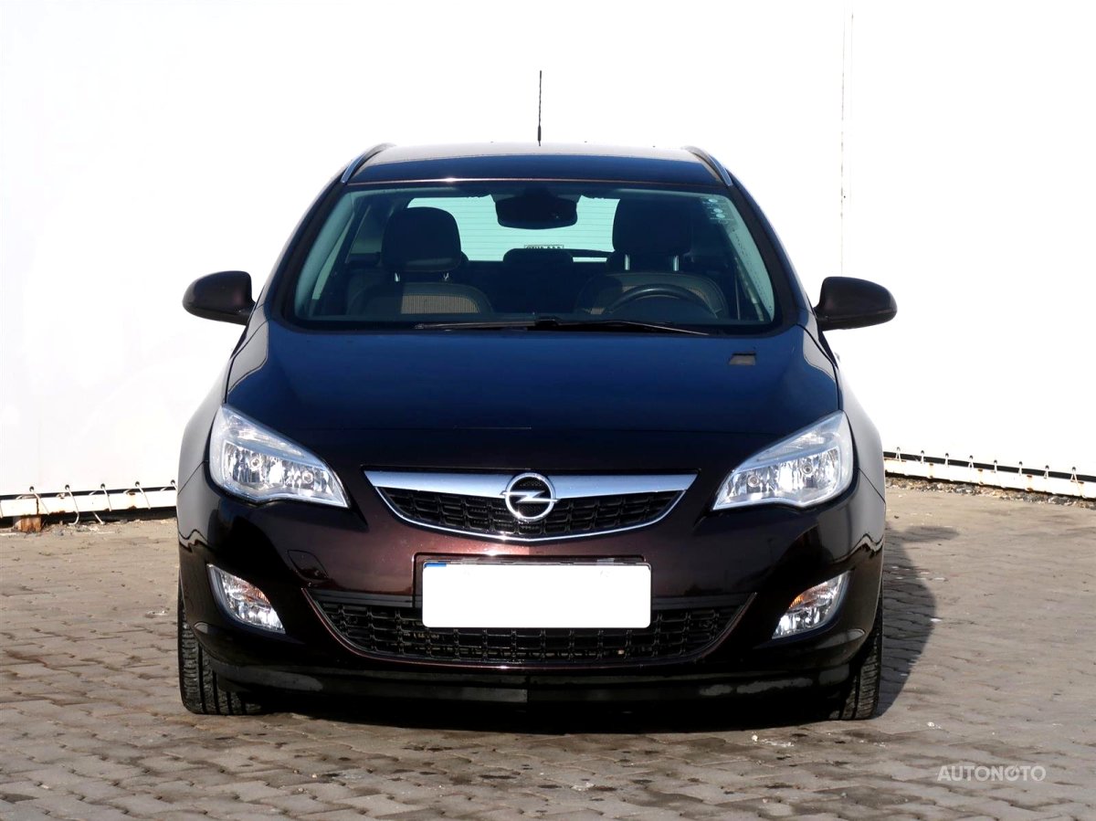 Opel Astra, 2012 - pohled č. 2
