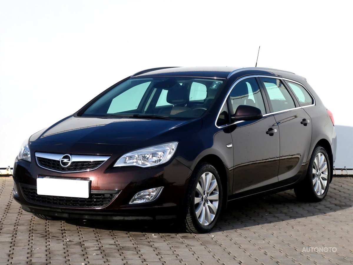 Opel Astra, 2012 - pohled č. 3