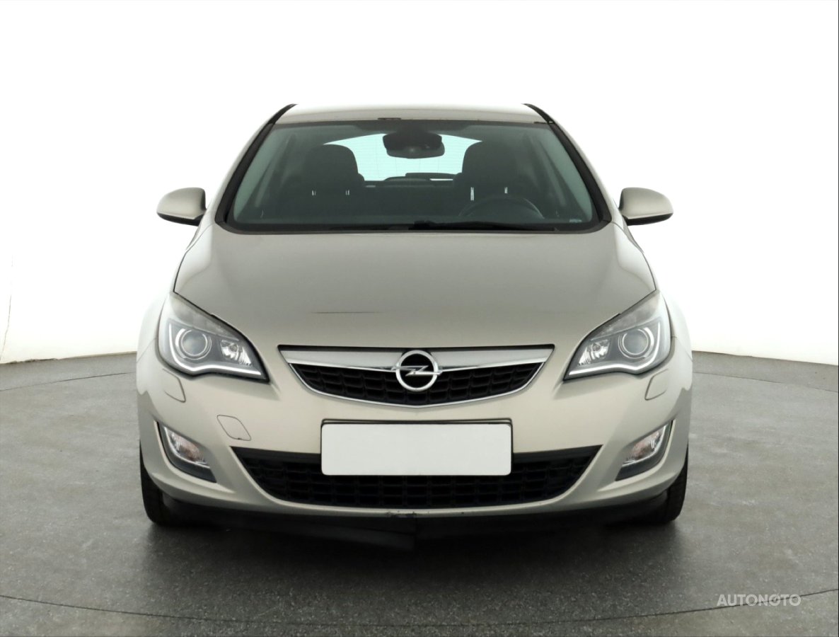 Opel Astra, 2010 - pohled č. 2