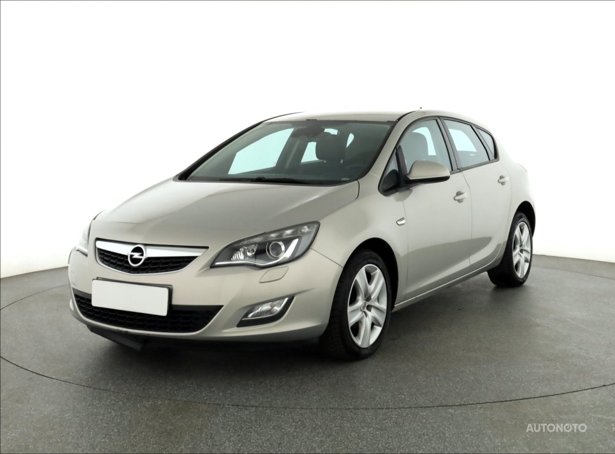 Opel Astra, 2010 - pohled č. 3